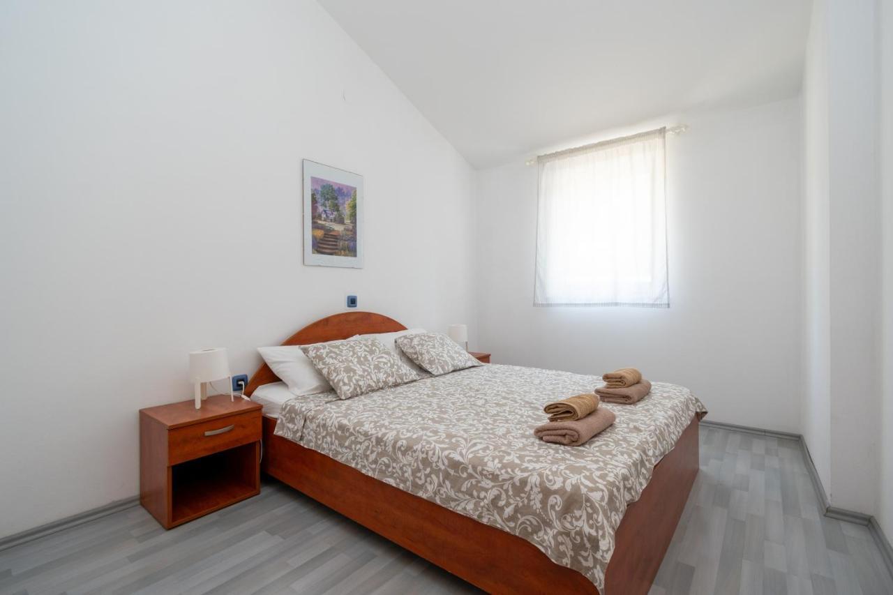 Apartments With A Parking Space Mandre, Pag - 16836 Exterior foto